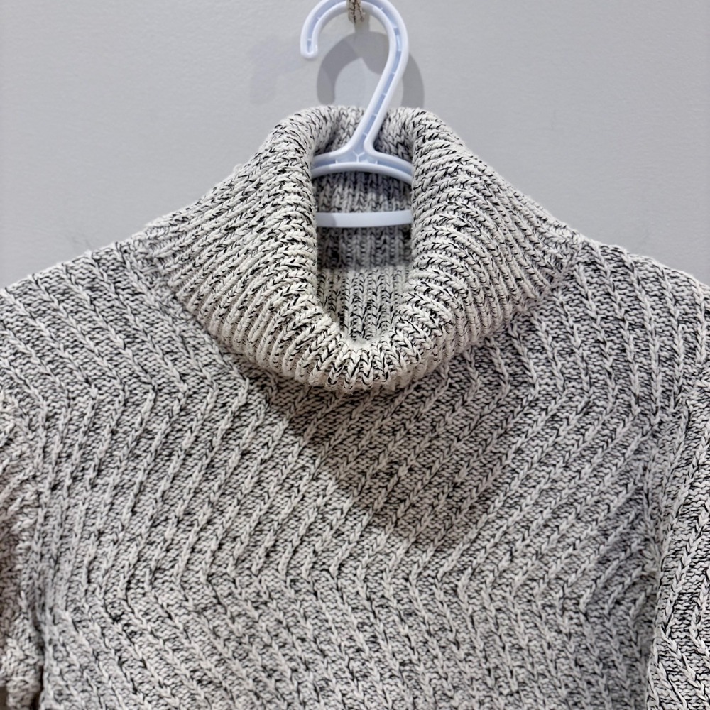 Roots Canada Womens Grey Marled Chevron Knit Turtleneck Sweater Size Small - Picture 6 of 8